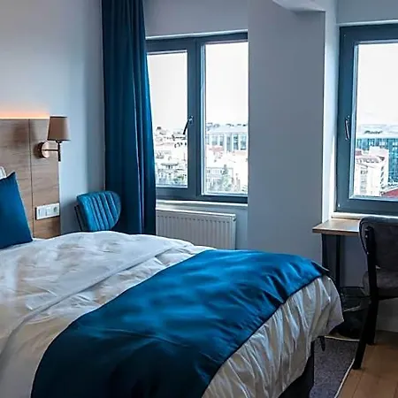 The Blue Hotel 3*